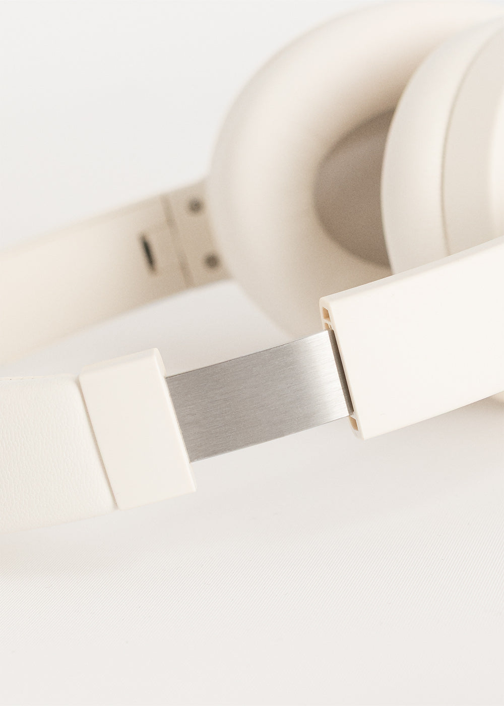 AURICULARES CREATE BEIGE RETRO_lamonyos