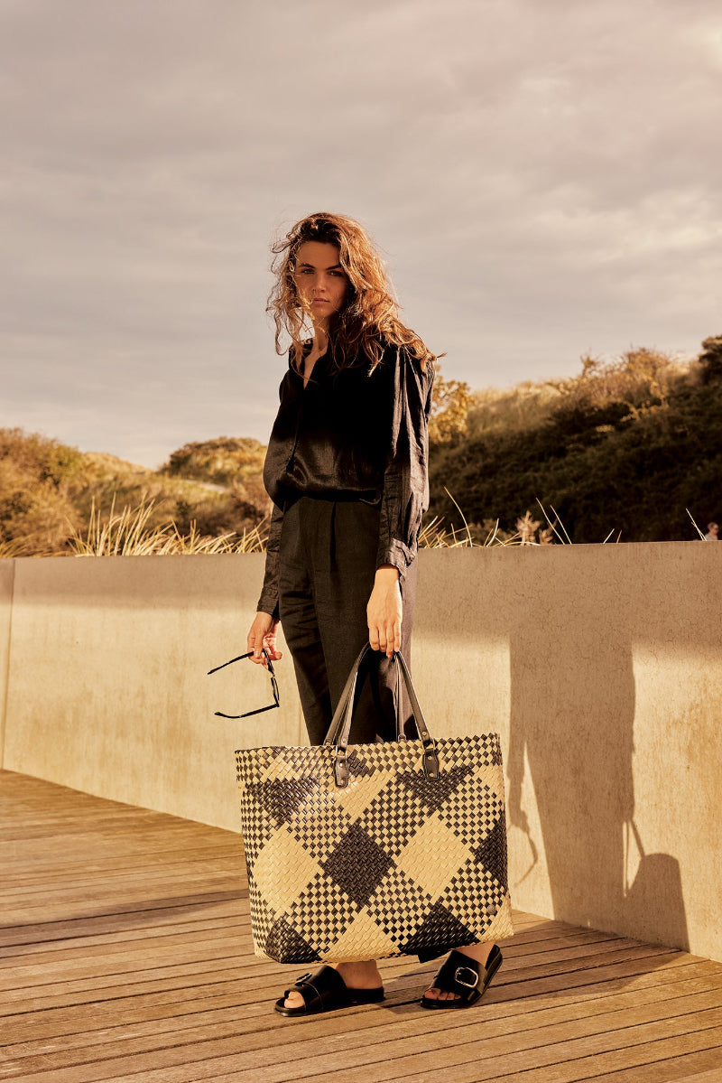 AVENUE_PICNIC_SHOPPER_XL_HUNTING_BLACK_HANDED_BY_LAMONYOS