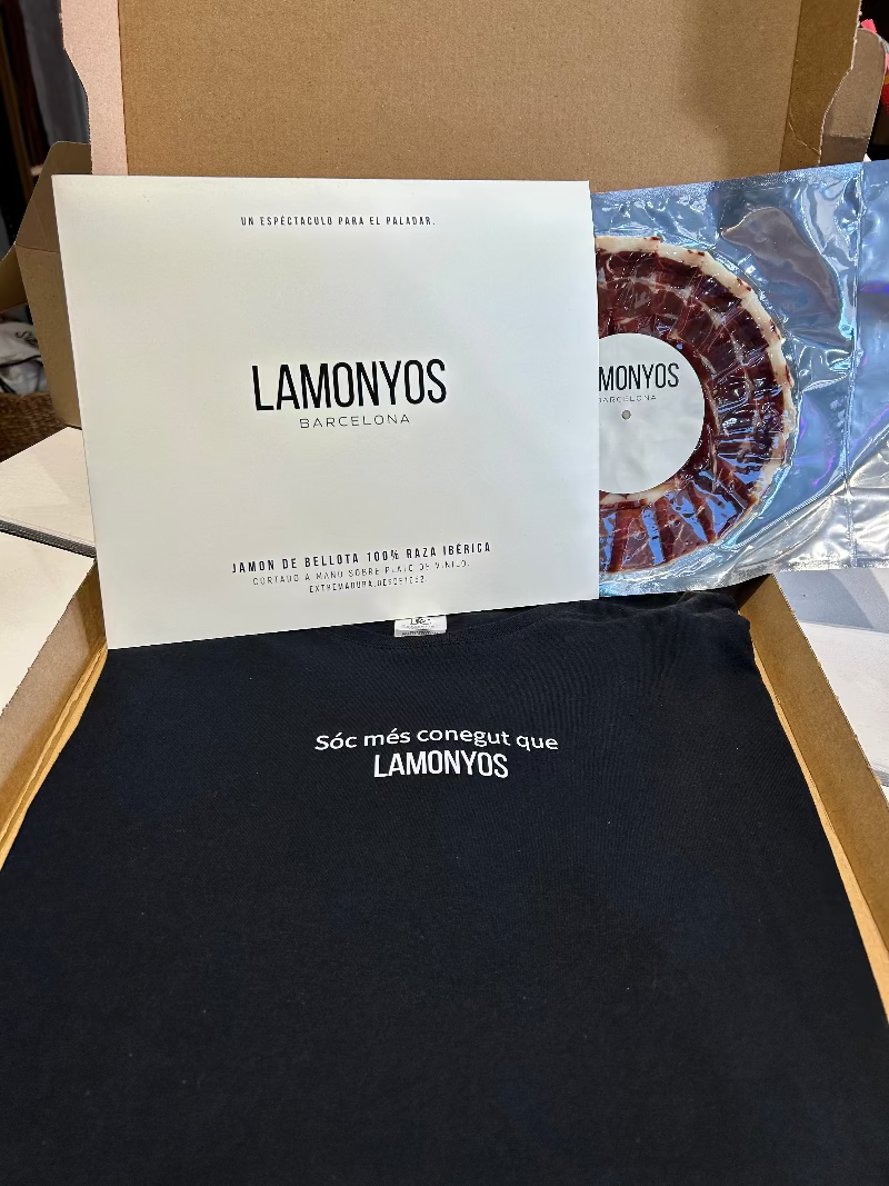 CAJA PIZZA LA ESENCIA LAMONYOS HOMBRE_1