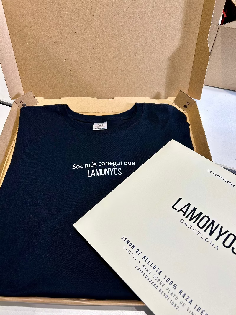 CAJA PIZZA LA ESENCIA LAMONYOS HOMBRE_4