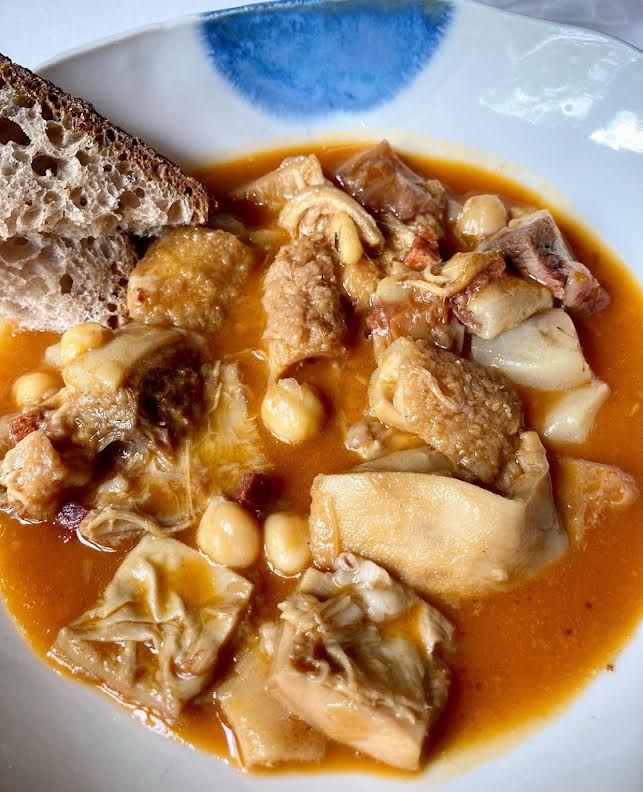 CALLOS ILUSTRADOS CON GARBANZOS JORDI VILA