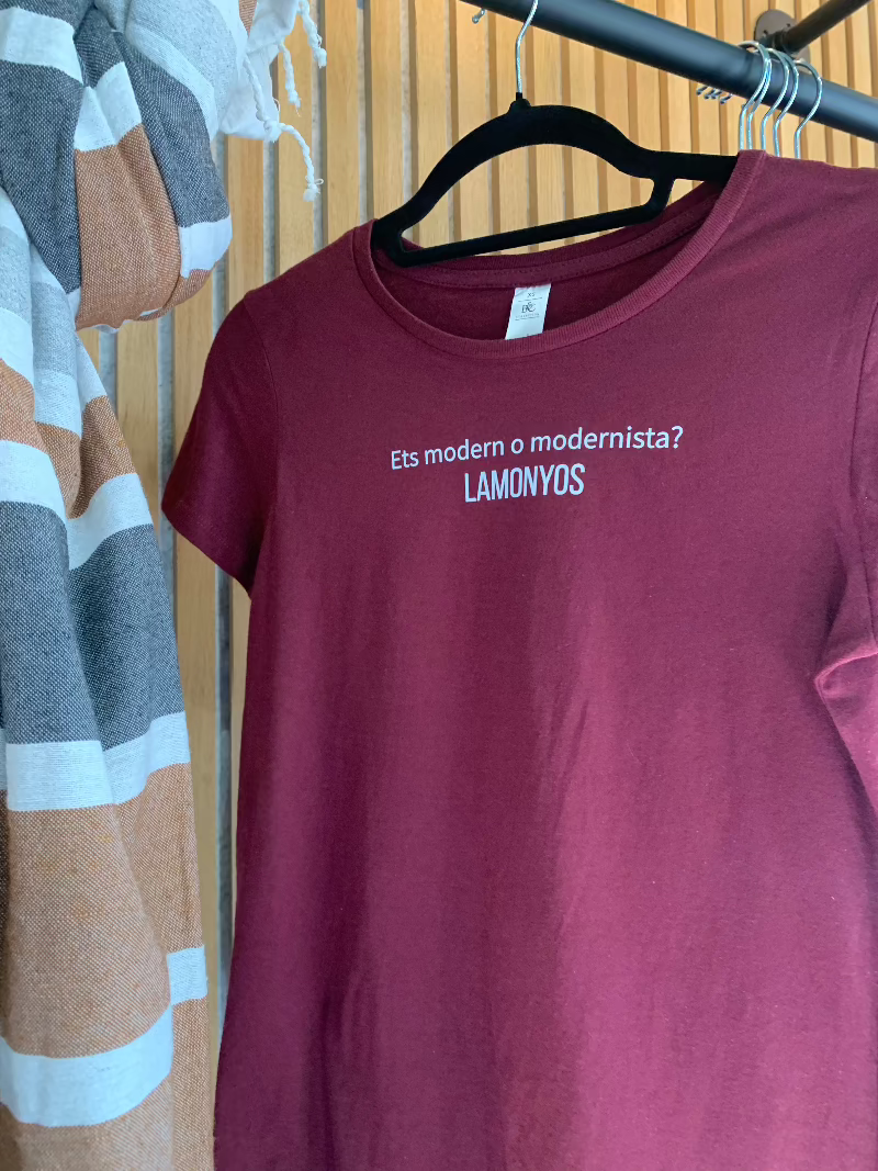 CAMISETAS MUJER GRANATE: MODERNISTA LAMONYOS
