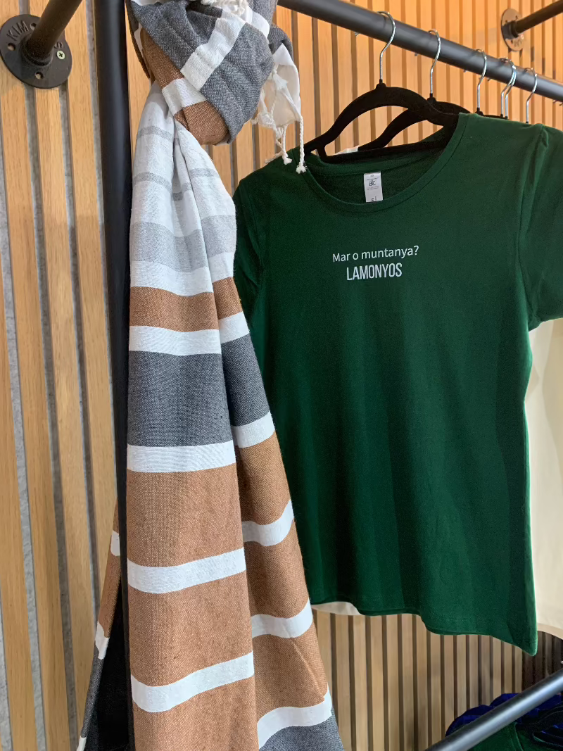 CAMISETAS MUJER VERDE: MAR O MUNTANYA LAMONYOS