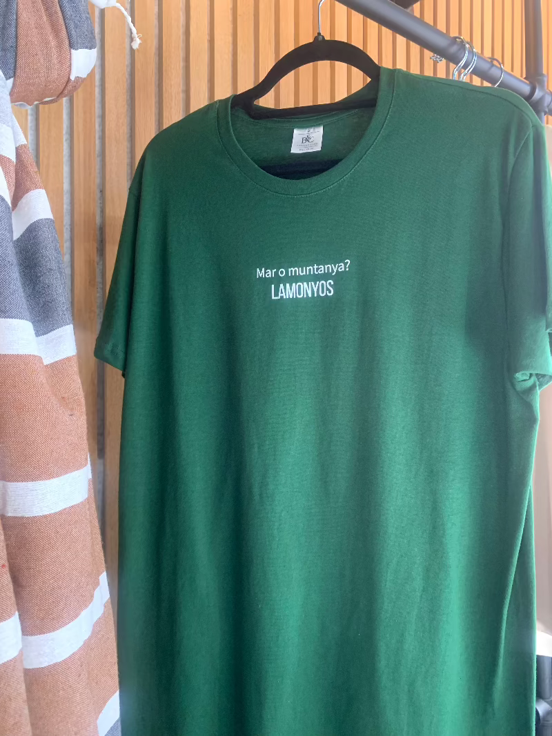 CAMISETAS UNISEX VERDE: MAR O MUNTANYA LAMONYOS