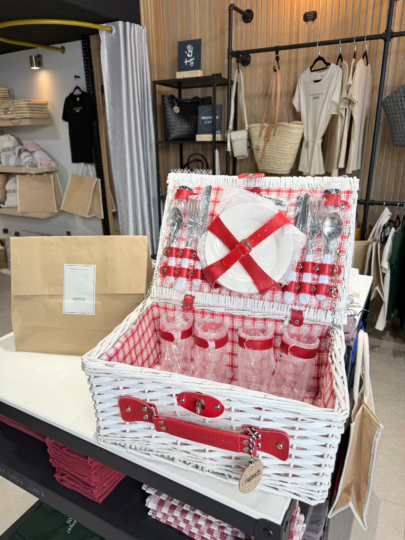 CESTA PICNIC CUADROS ROJOS 4 SERVICIOS_2