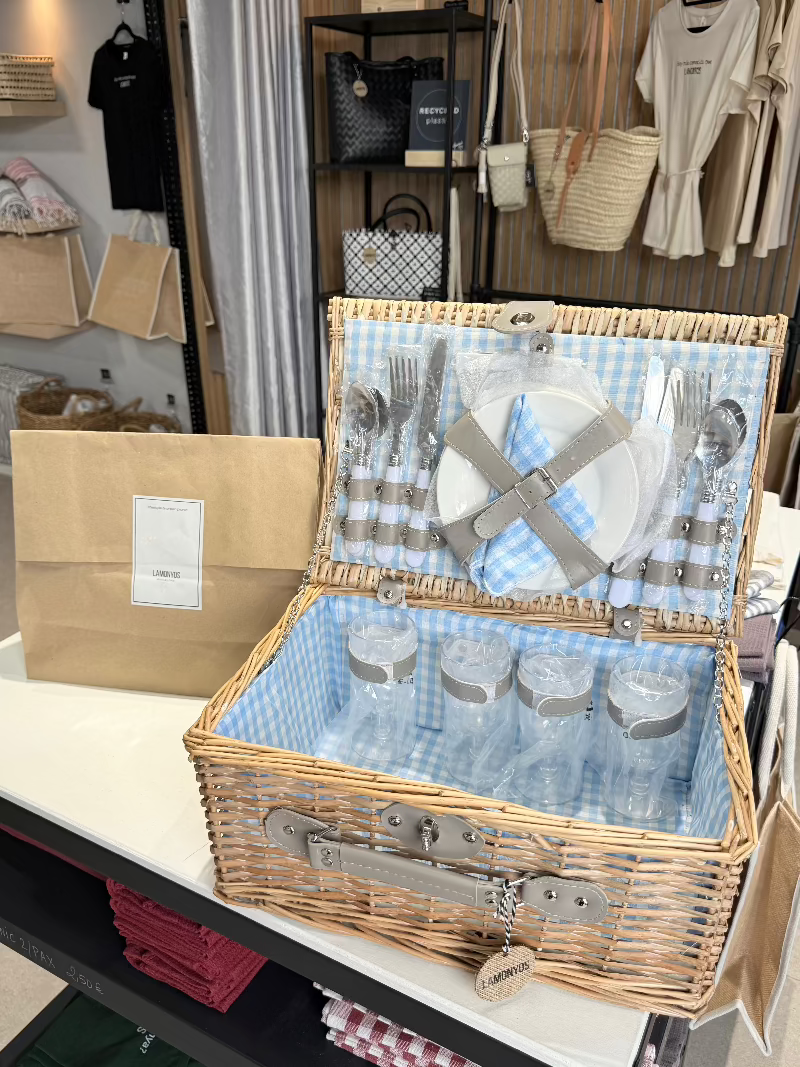 CESTA PICNIC NATURAL CUADROS AZUL CELESTE  4 SERVICIOS_2