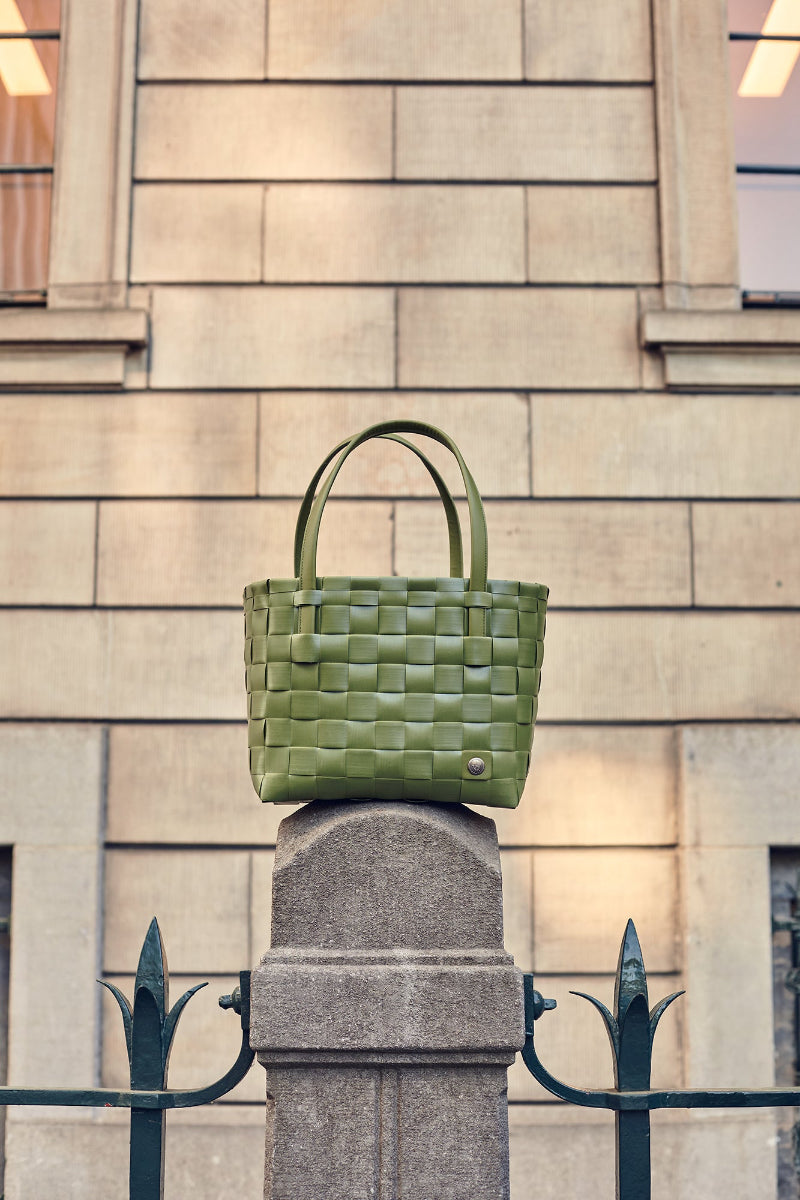 COLOR_MATCH_PICNIC_SHOPPER_LAUREL_GREEN_HANDED_BY_LAMONYOS_1