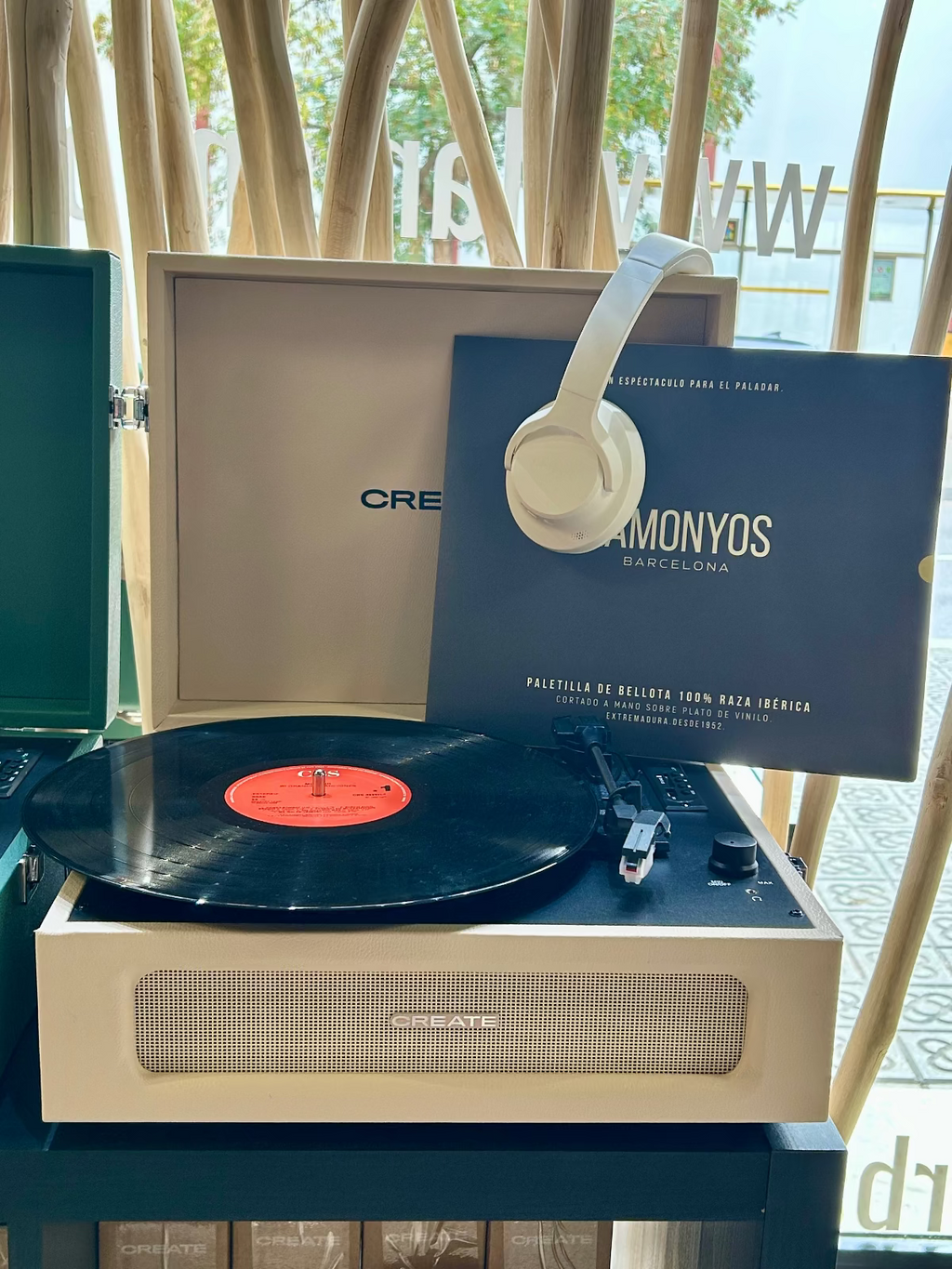 EDICION_LIMITADA_AURICULARES_CREATE__VINILO_BELLOTA_LAMONYOS_barcelona