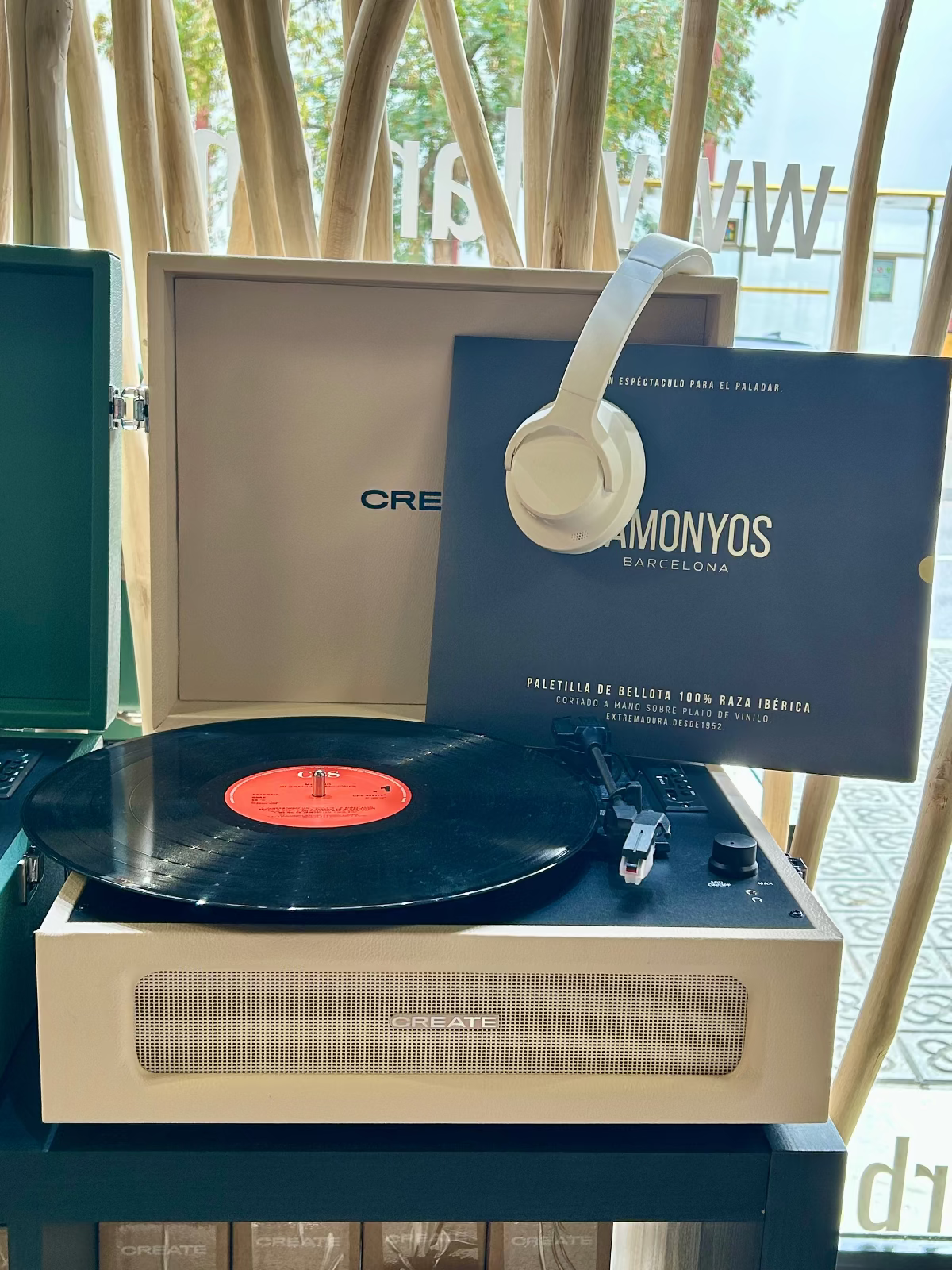 EDICION_LIMITADA_AURICULARES_CREATE__VINILO_BELLOTA_LAMONYOS_barcelona