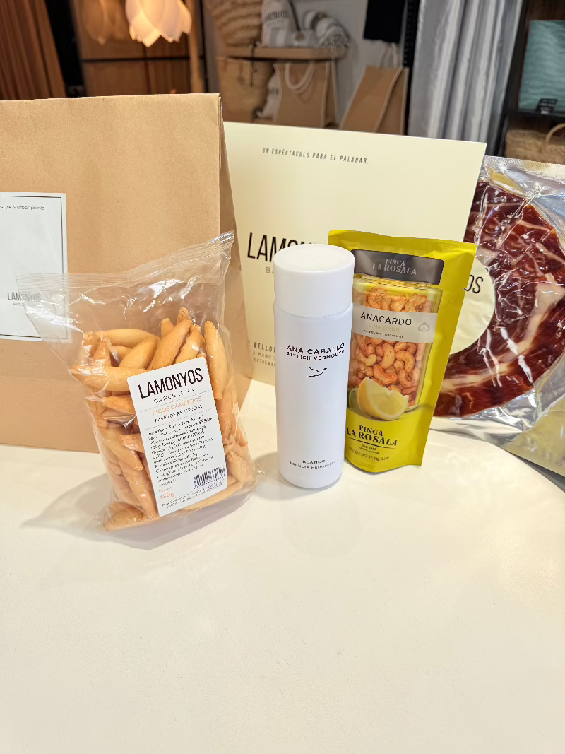 Picnic La hora del Vermut con Anacardos Lima Limón