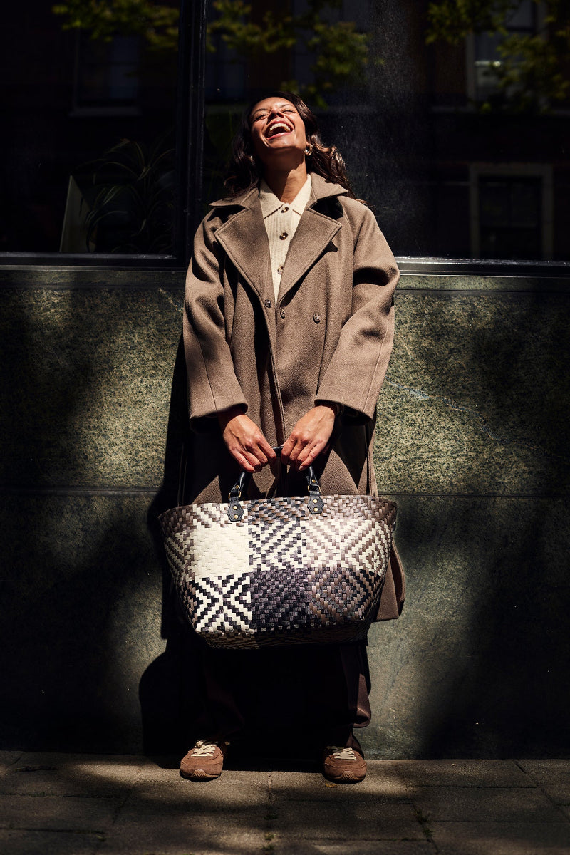 QUINN_PICNIC_SHOPPER_L_BLACK_TAUPE_CHAMPAGNE_HANDED_BY_LAMONYOS_3