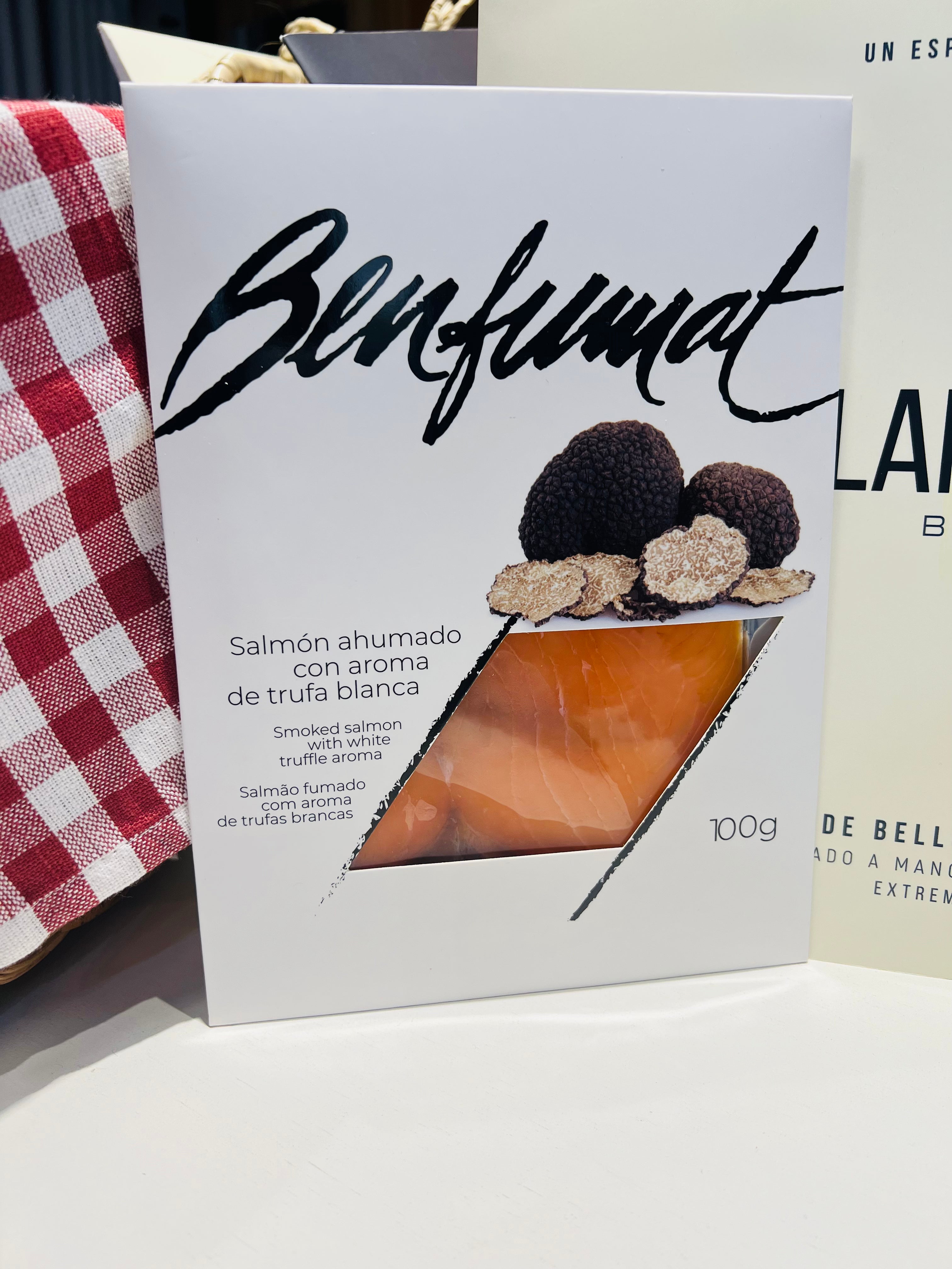 SALMON AHUMADO SOBRE AL AROMA DE TRUFA 